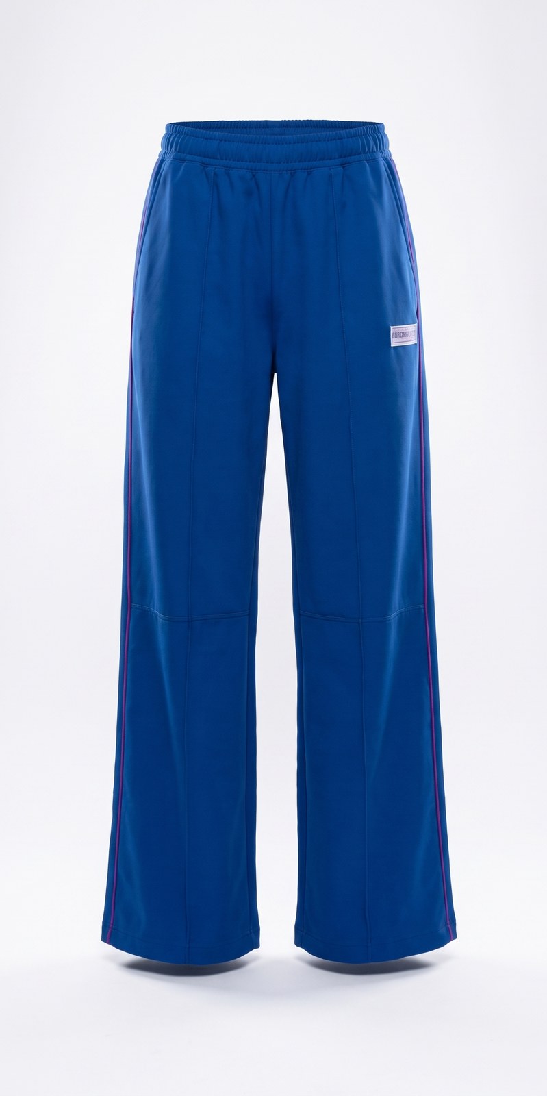 Wide-Leg-Rennhose in Team-Blau, freigestellt auf weißem Hintergrund